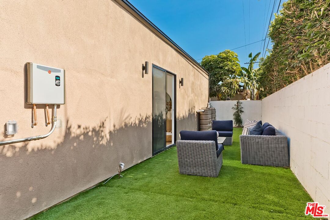 2614 W 73rd