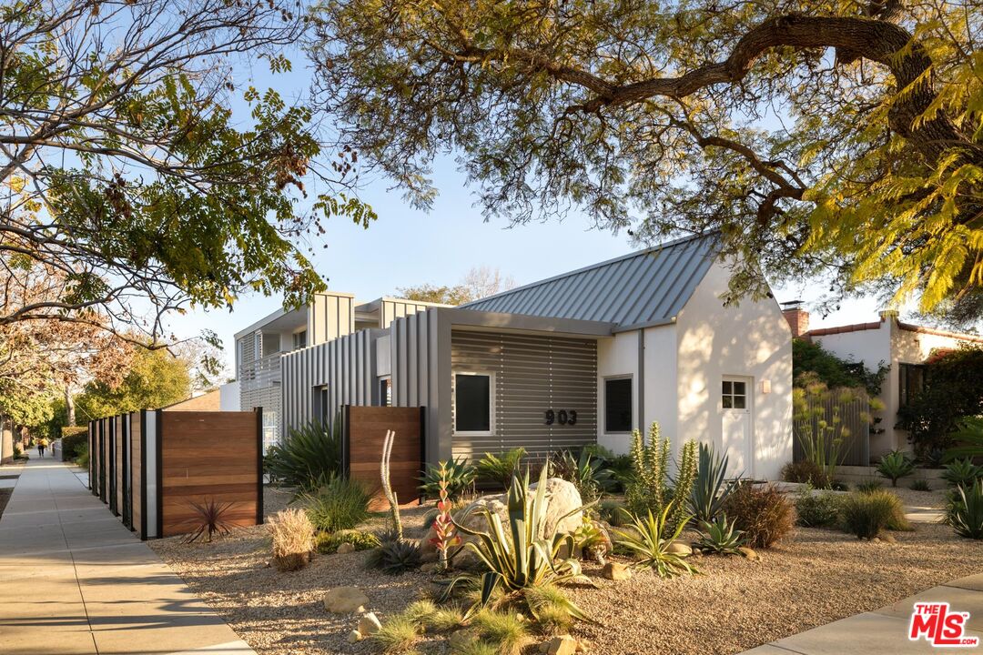 903 W Mission St