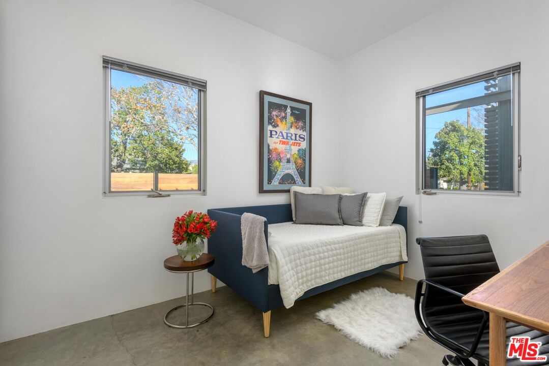 903 W Mission St