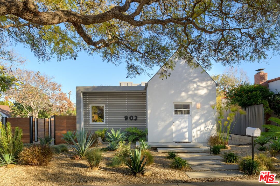 903 W Mission St