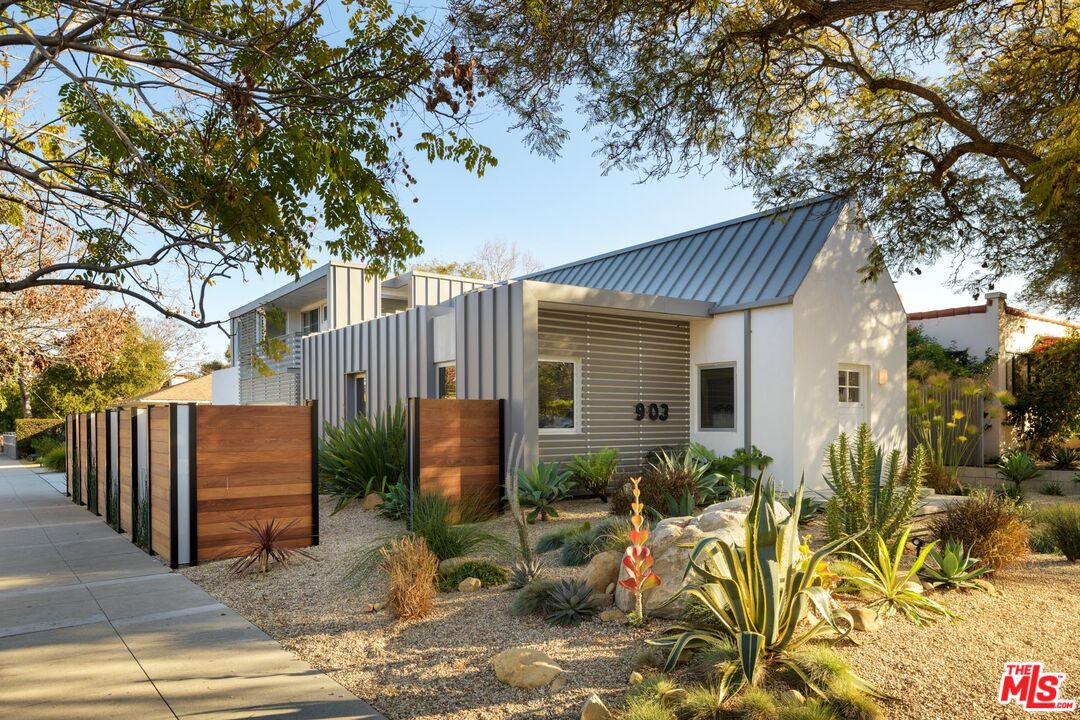 903 W Mission St