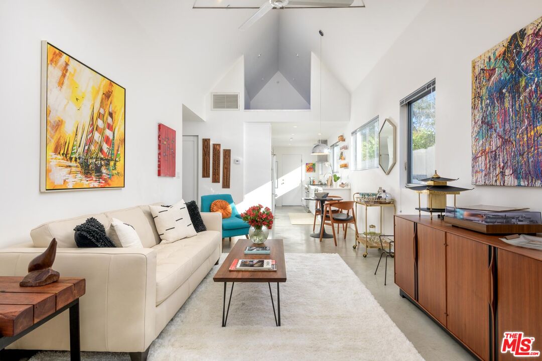 903 W Mission St