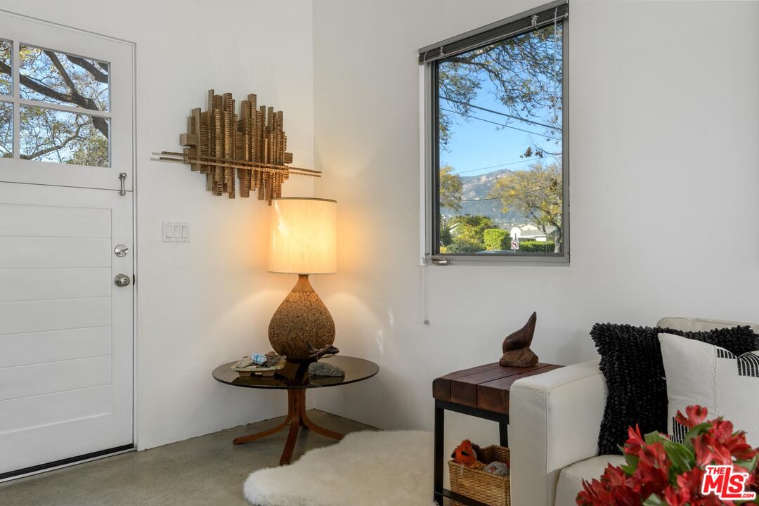 903 W Mission St