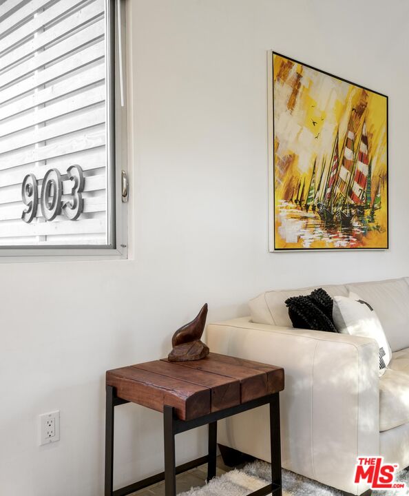 903 W Mission St