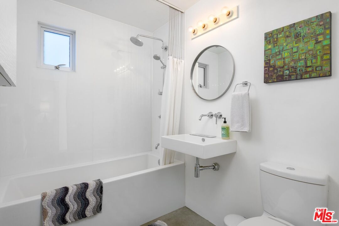 903 W Mission St