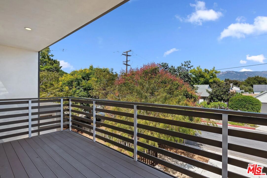 903 W Mission St