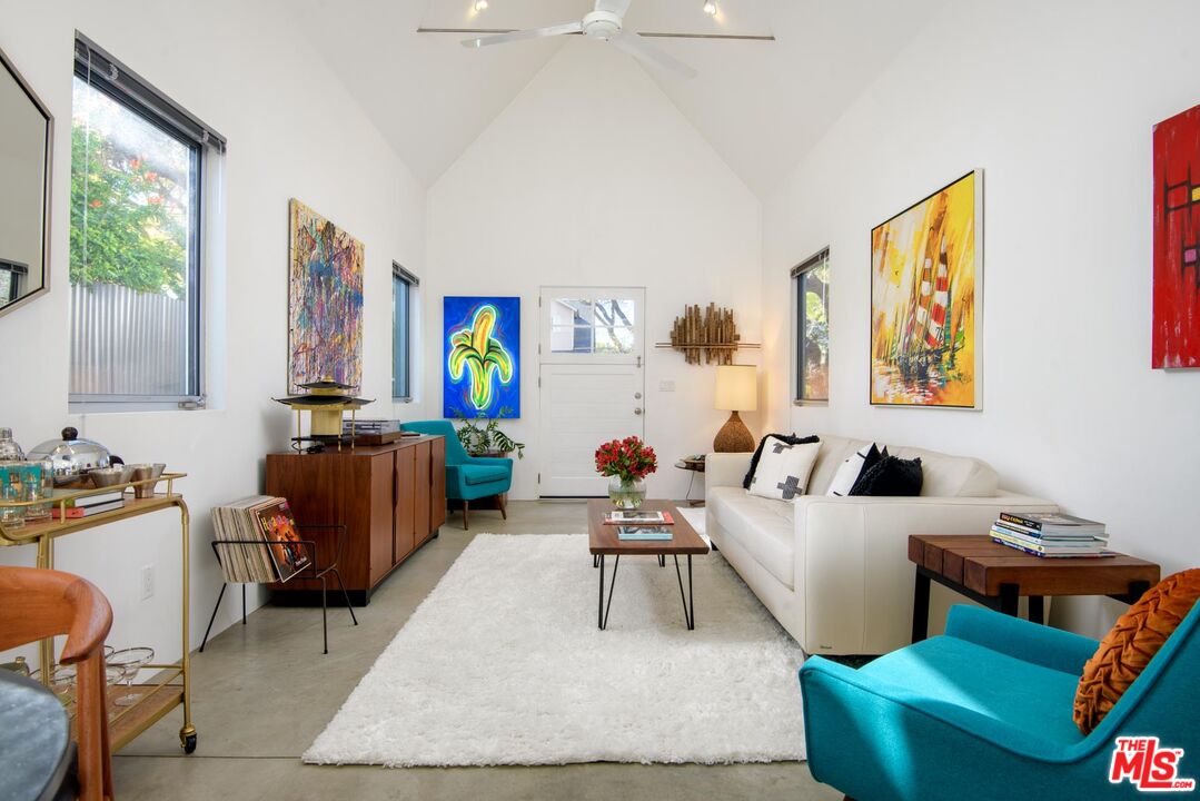 903 W Mission St