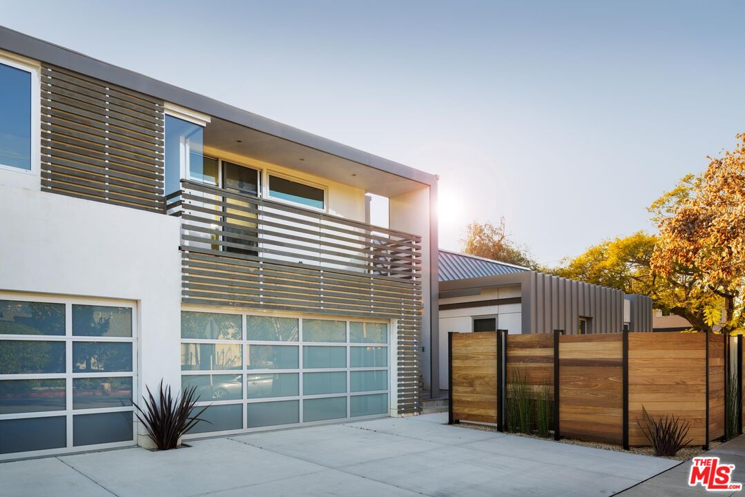 903 W Mission St