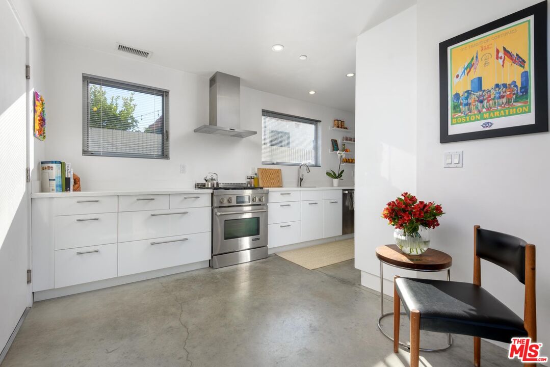 903 W Mission St