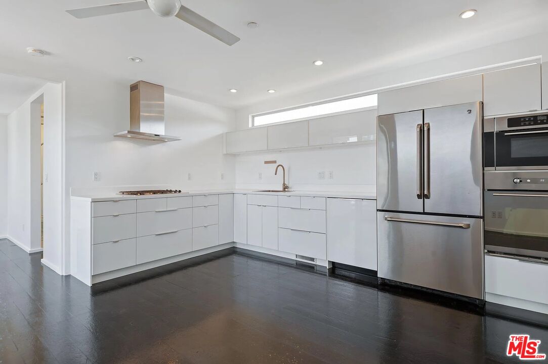 903 W Mission St