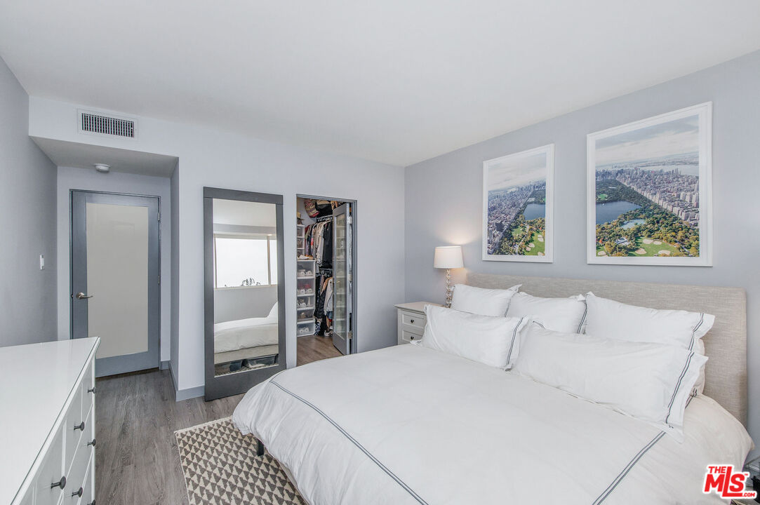 8787 Shoreham Dr Unit: 1110