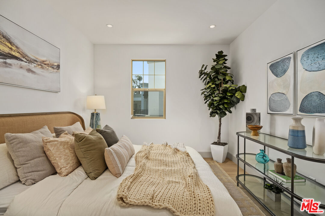 130 S Sepulveda Blvd Unit: 304