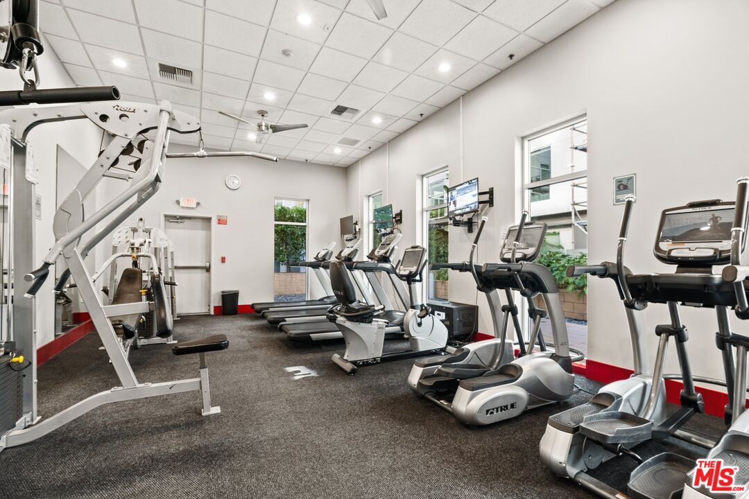 645 W 9th St Unit: 407
