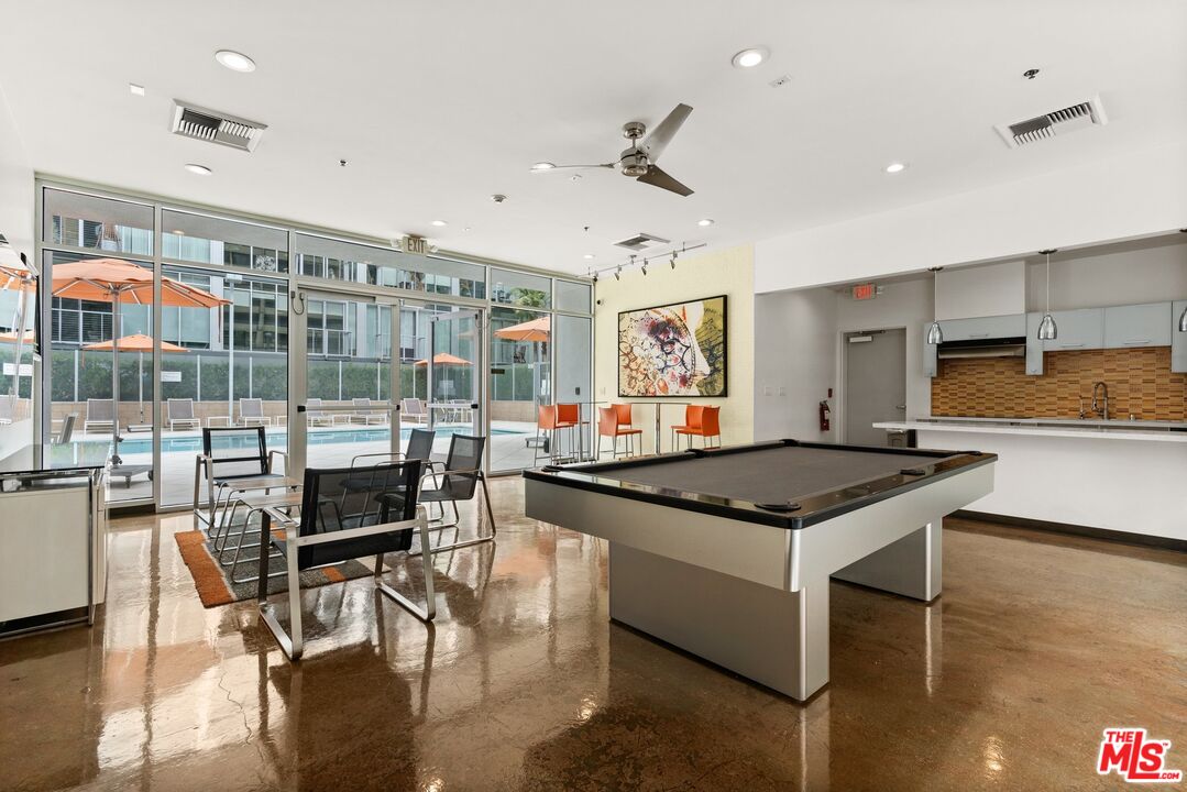 645 W 9th St Unit: 407