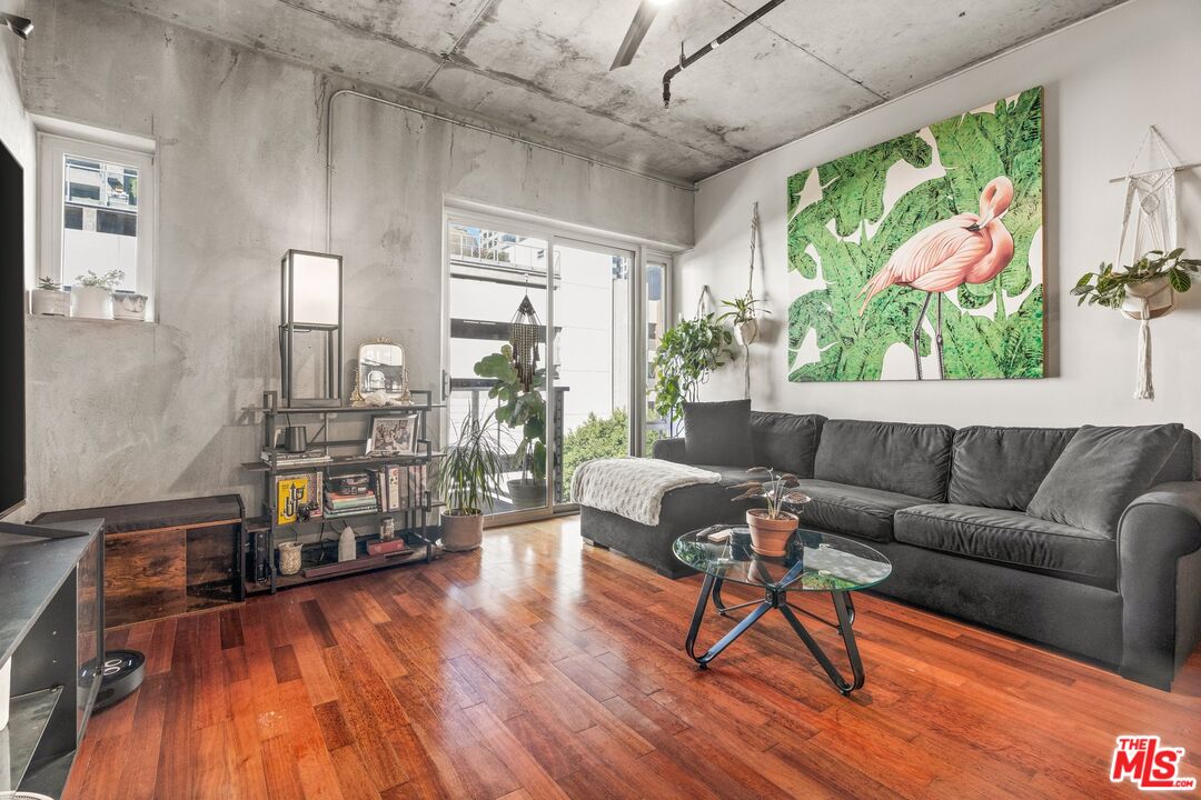 645 W 9th St Unit: 407