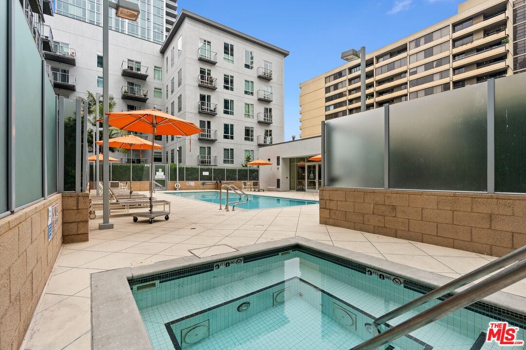 645 W 9th St Unit: 407