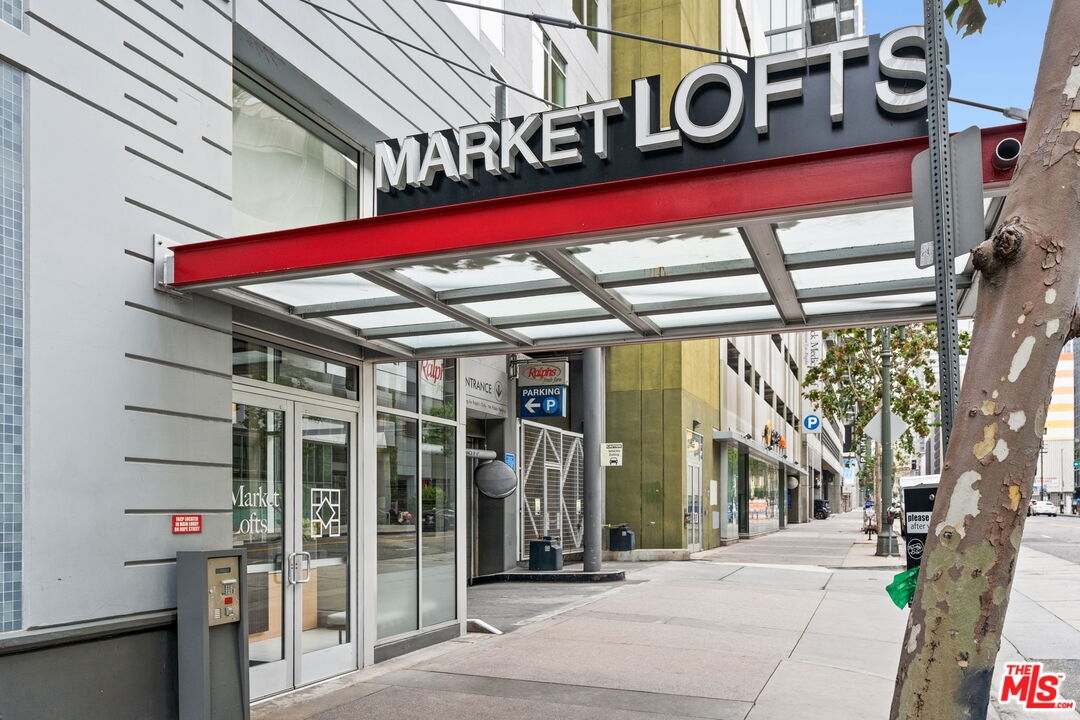 645 W 9th St Unit: 407