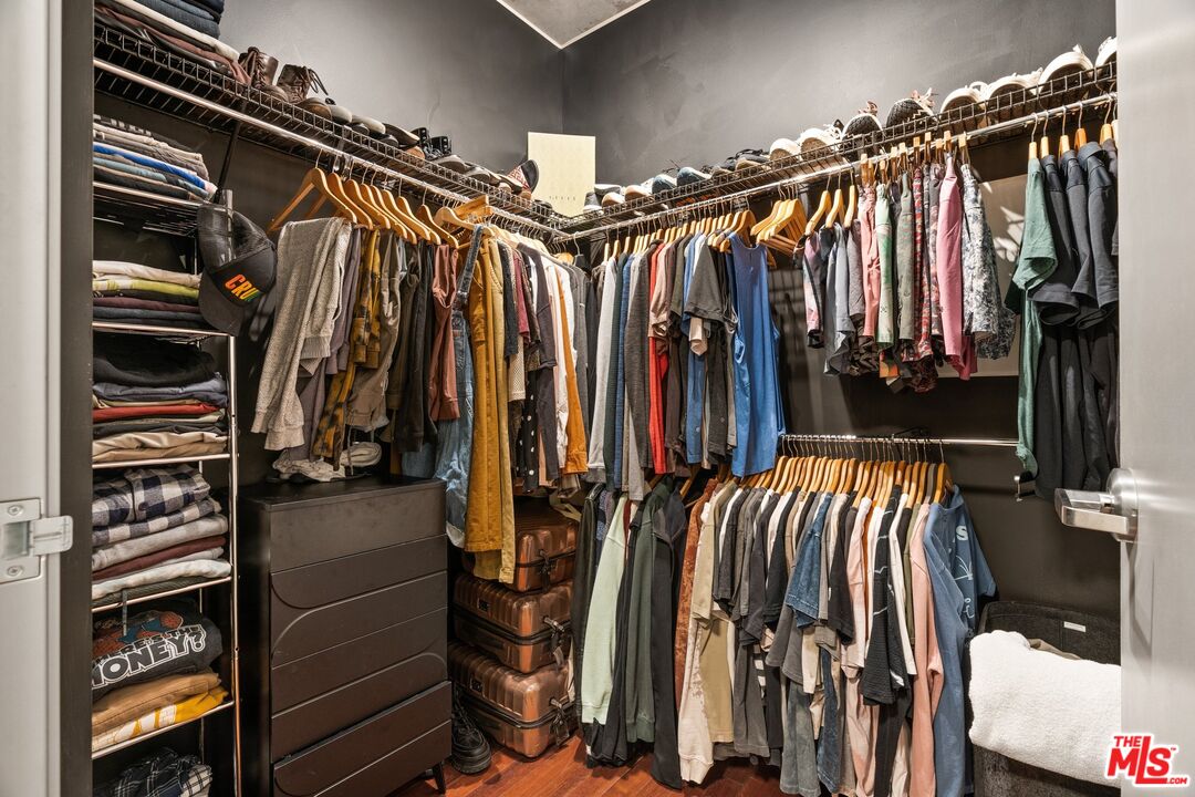 645 W 9th St Unit: 407