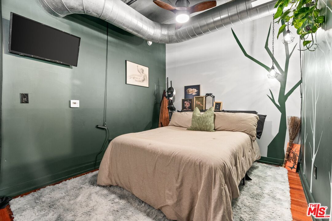 645 W 9th St Unit: 407