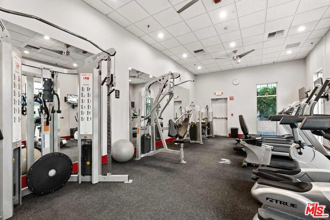 645 W 9th St Unit: 407