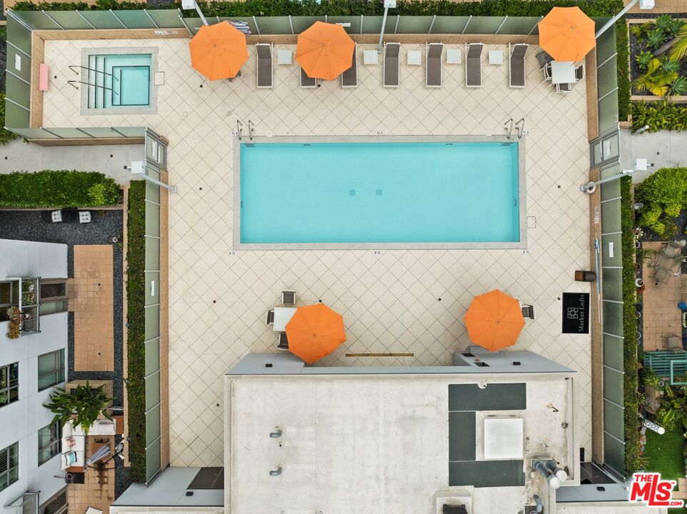 645 W 9th St Unit: 407