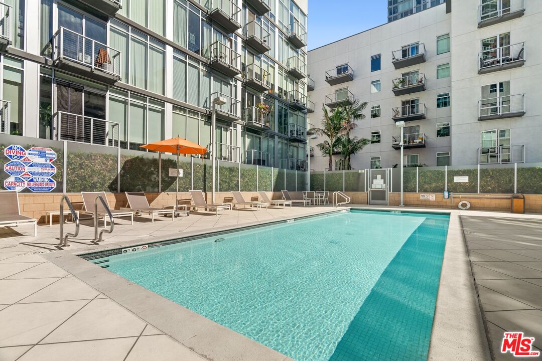645 W 9th St Unit: 407