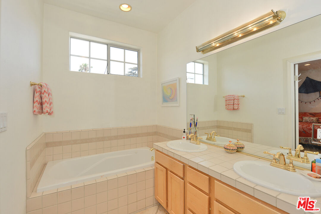 11808 Riverside Dr Unit: 10