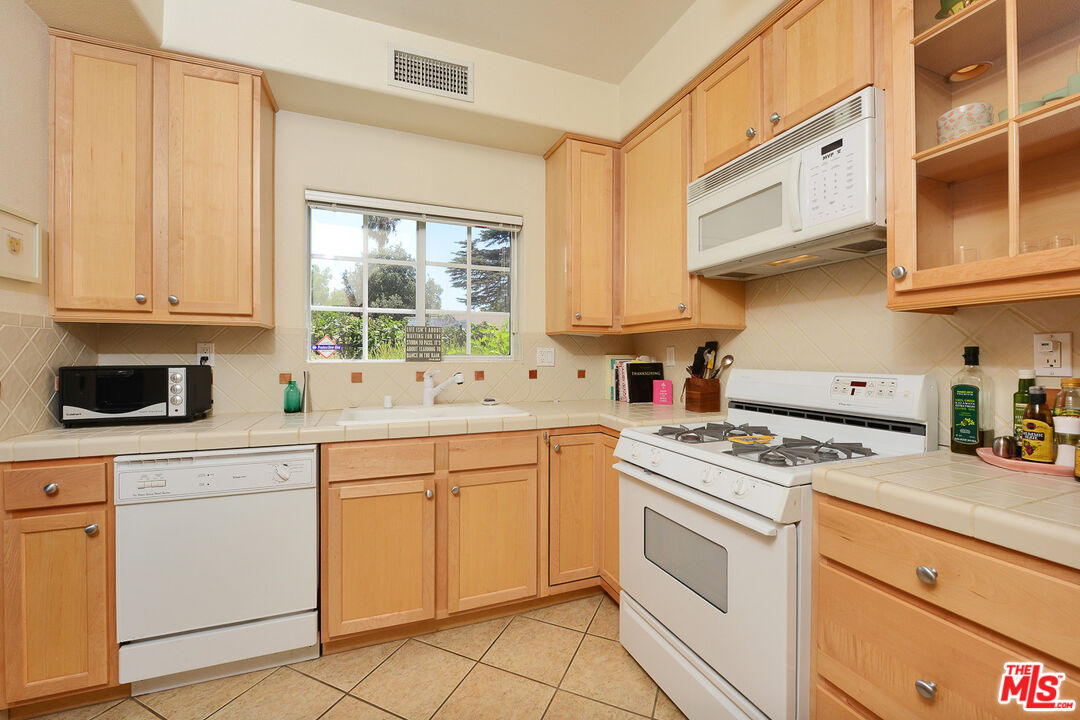 11808 Riverside Dr Unit: 10