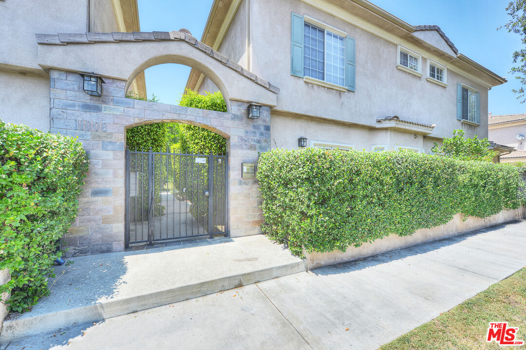 11808 Riverside Dr Unit: 10