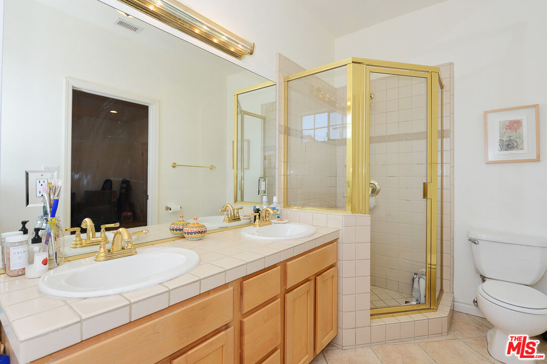 11808 Riverside Dr Unit: 10