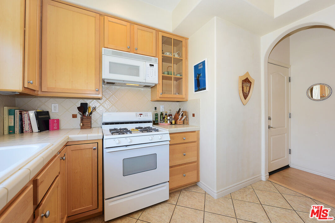 11808 Riverside Dr Unit: 10