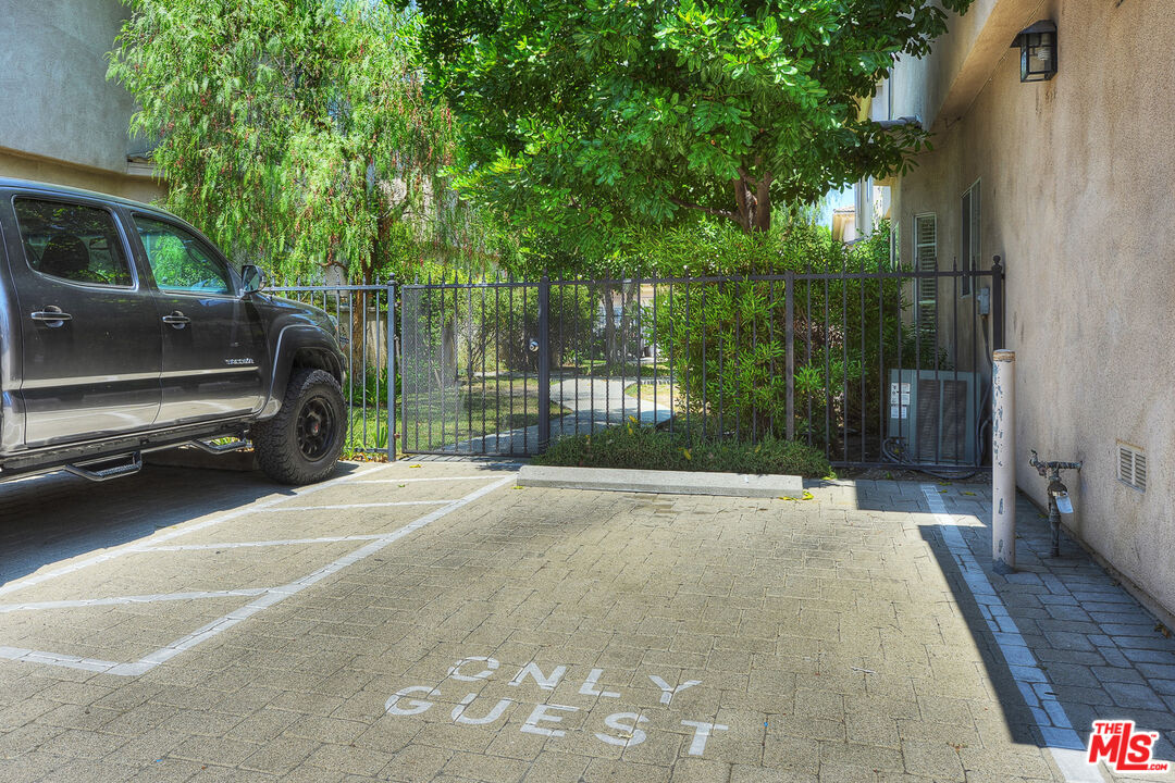 11808 Riverside Dr Unit: 10