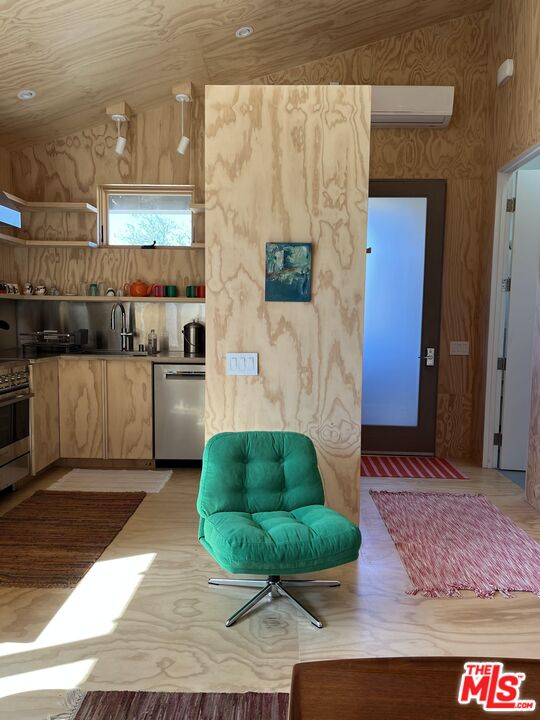 2111 Walnut Ave