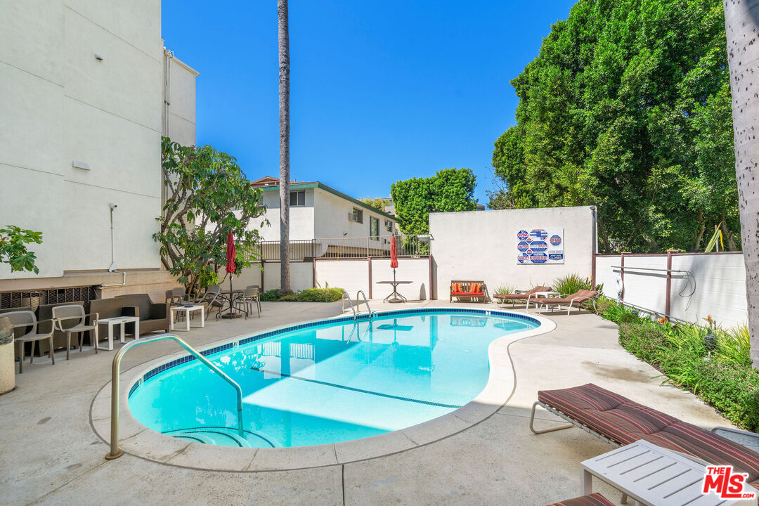 12801 Moorpark St Unit: 116