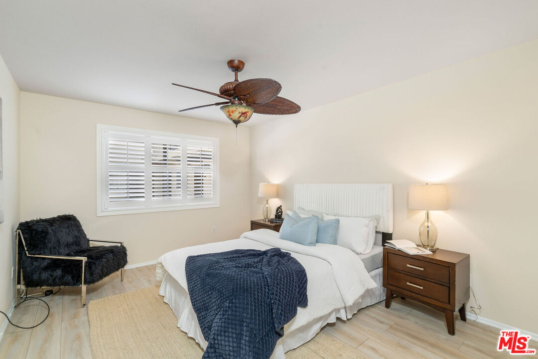 12801 Moorpark St Unit: 116