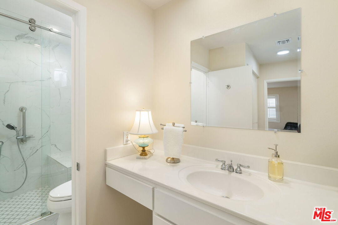 12801 Moorpark St Unit: 116
