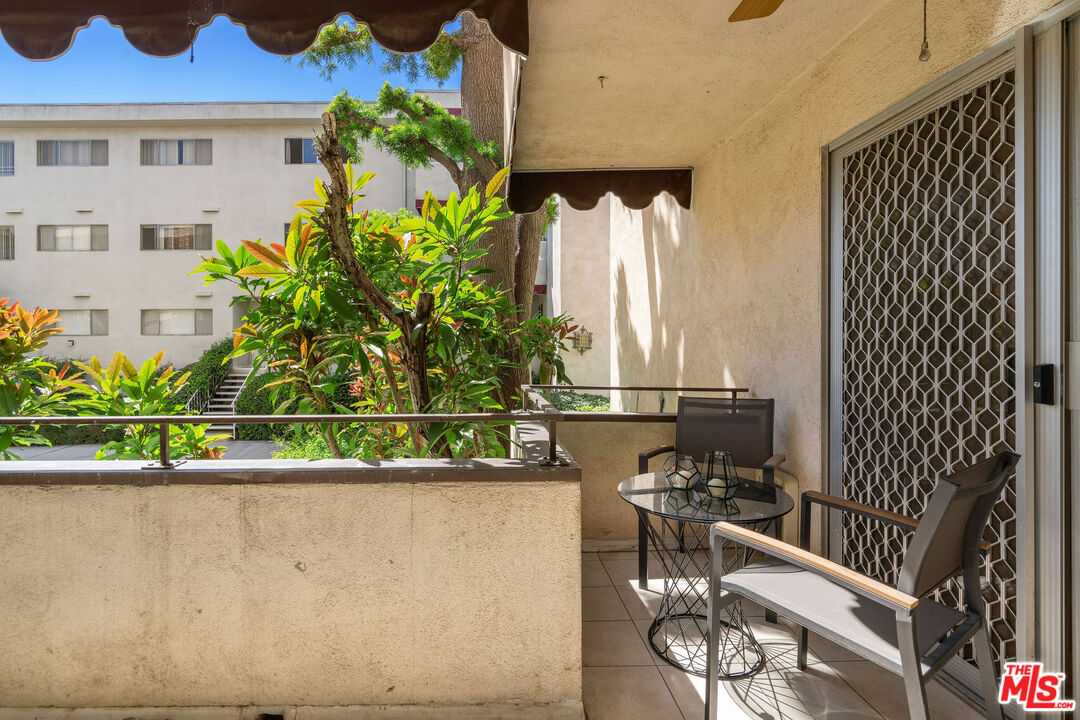 5353 Yarmouth Ave Unit: 105