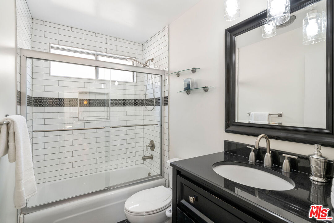 5353 Yarmouth Ave Unit: 105