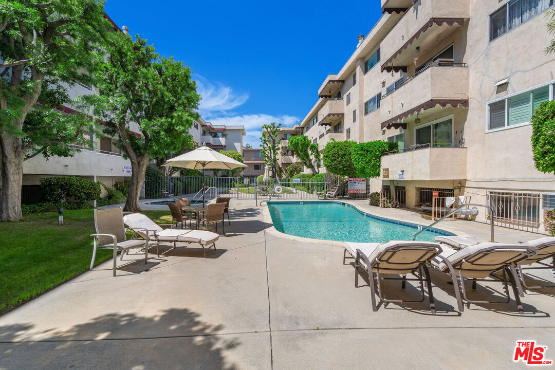 5353 Yarmouth Ave Unit: 105