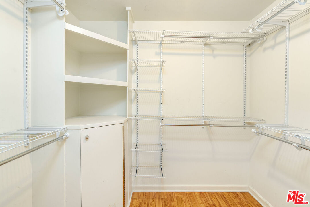 5353 Yarmouth Ave Unit: 105