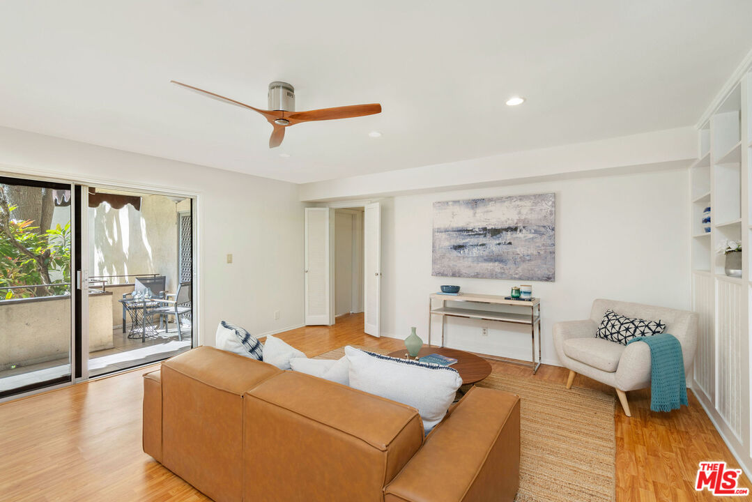 5353 Yarmouth Ave Unit: 105