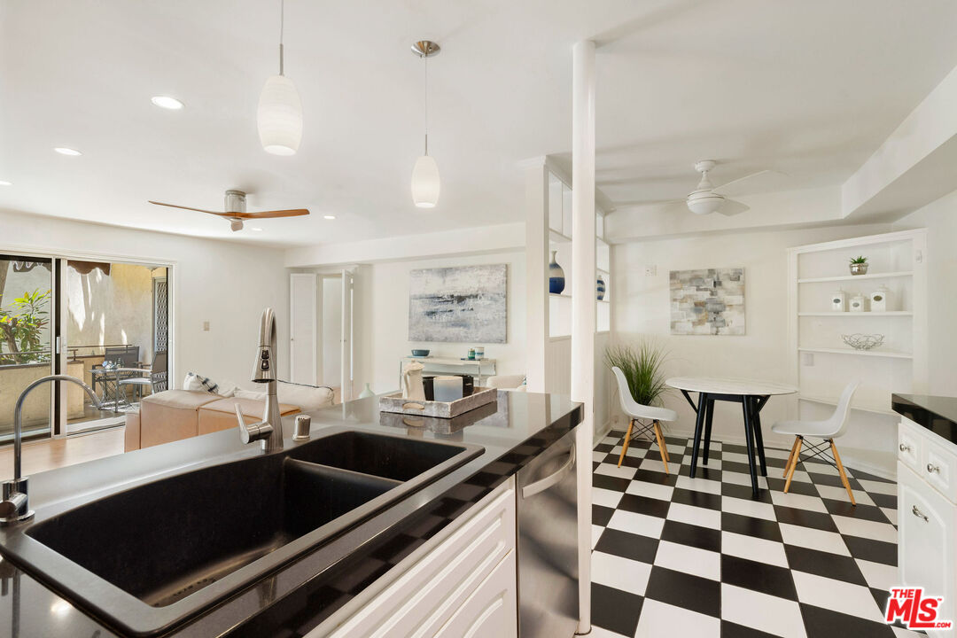 5353 Yarmouth Ave Unit: 105