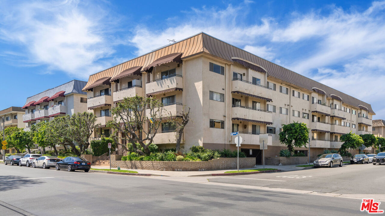 5353 Yarmouth Ave Unit: 105