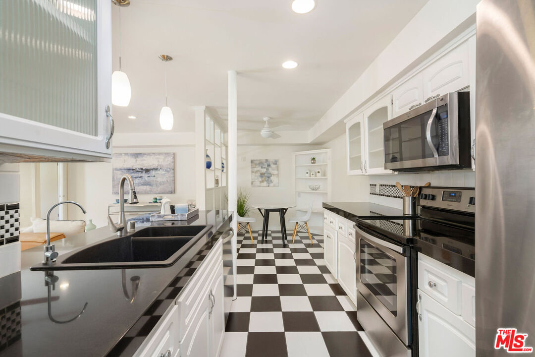 5353 Yarmouth Ave Unit: 105