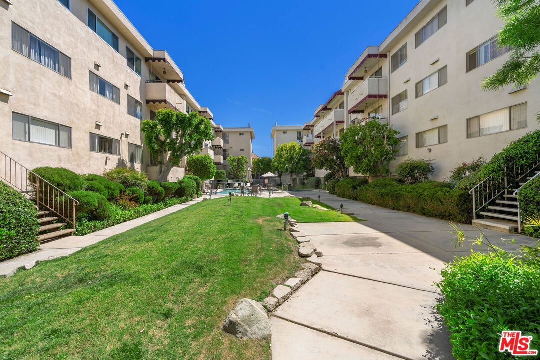 5353 Yarmouth Ave Unit: 105