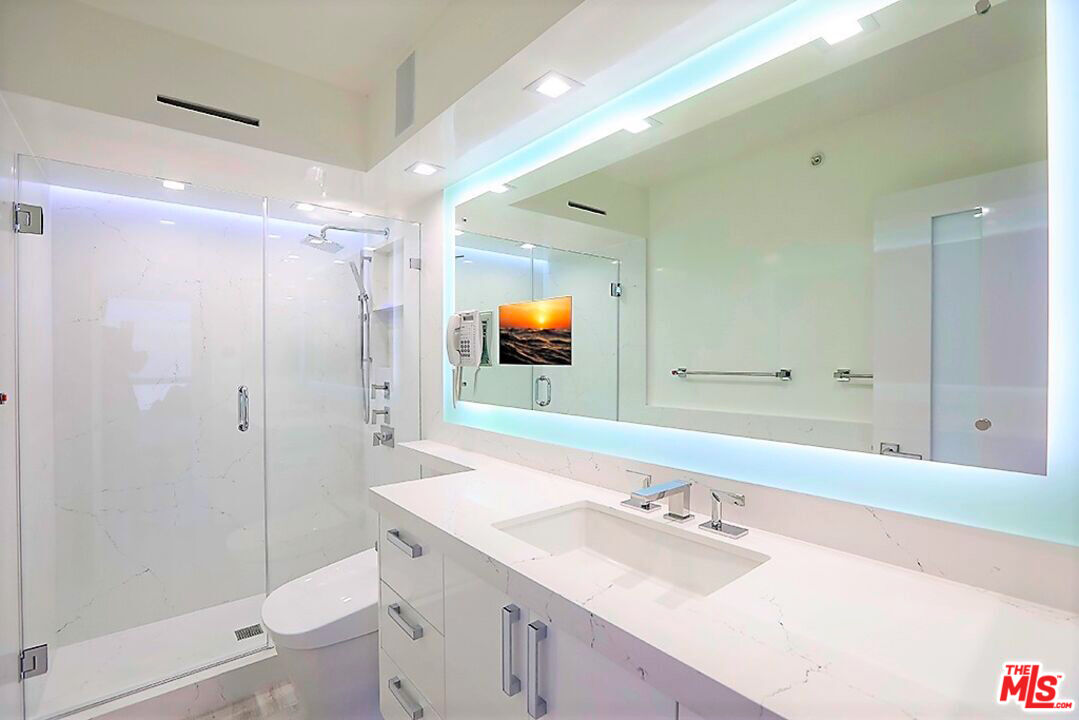 201 OCEAN AVE Unit: 808P
