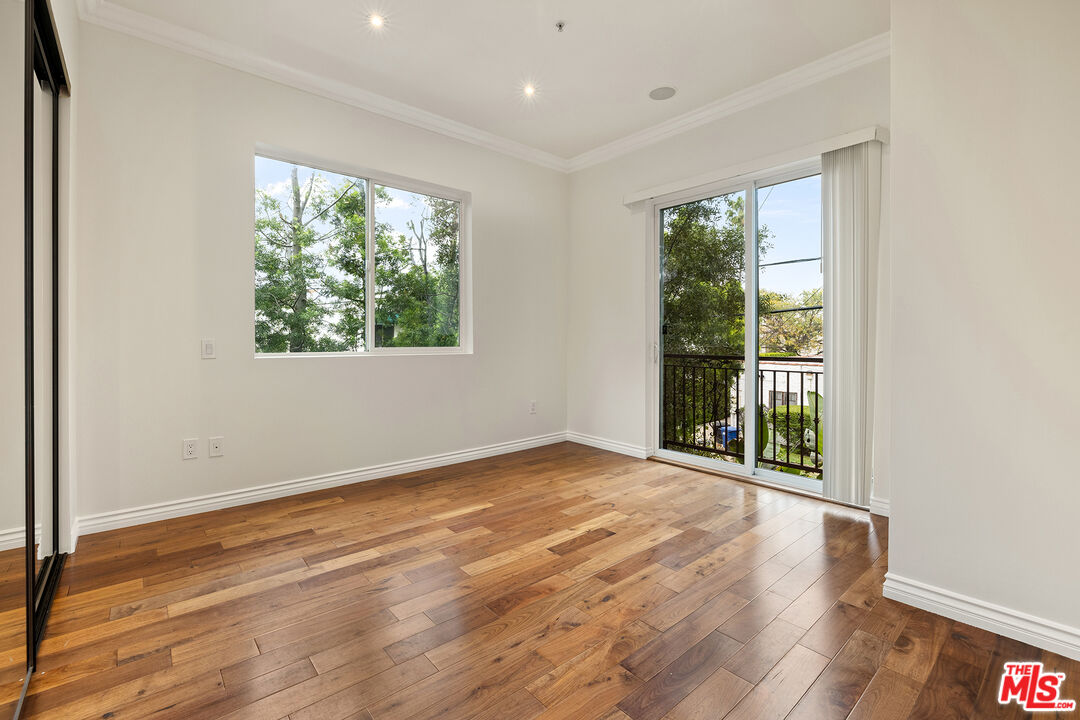 632 N Kings Rd Unit: 201