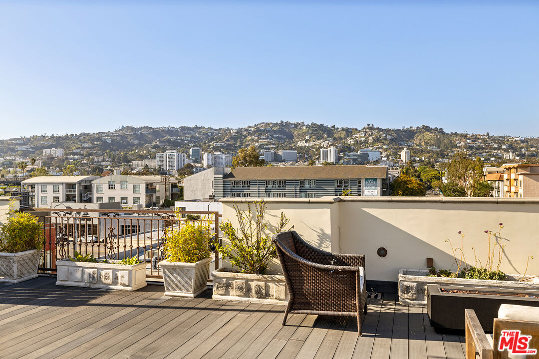 632 N Kings Rd Unit: 201
