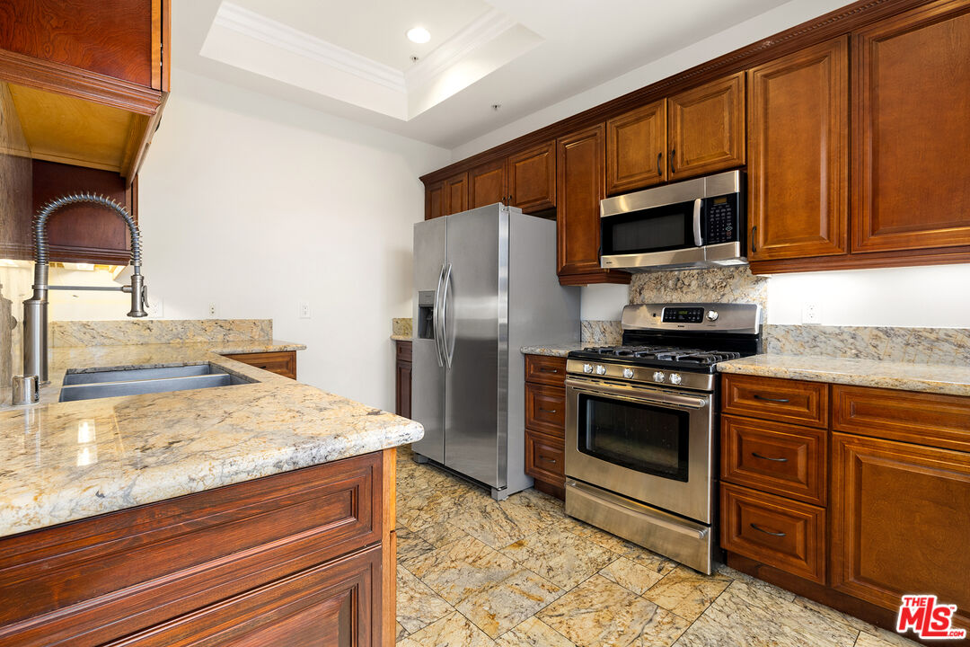 632 N Kings Rd Unit: 201