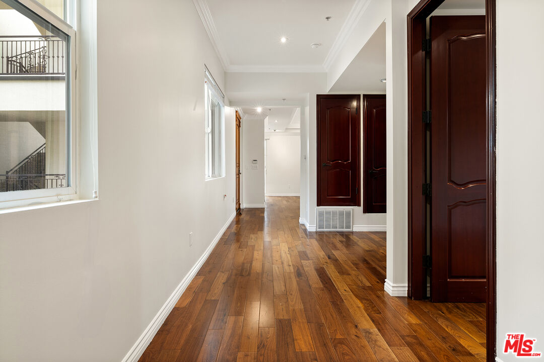 632 N Kings Rd Unit: 201